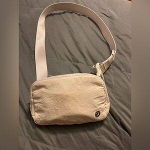 Lululemon Everywhere Belt Bag 1L White Opal